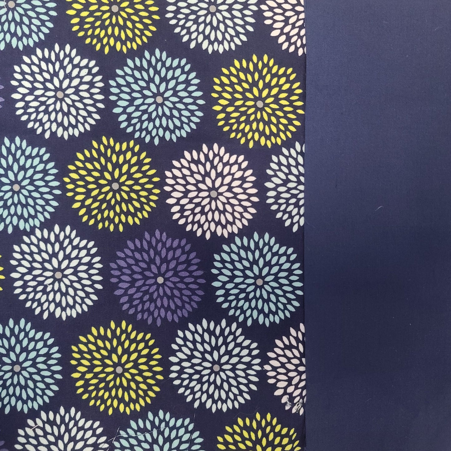 Napperon personnalise (Couleur d'impression au choix) - Fleurs blooms Lime fond marine - Pochette marine