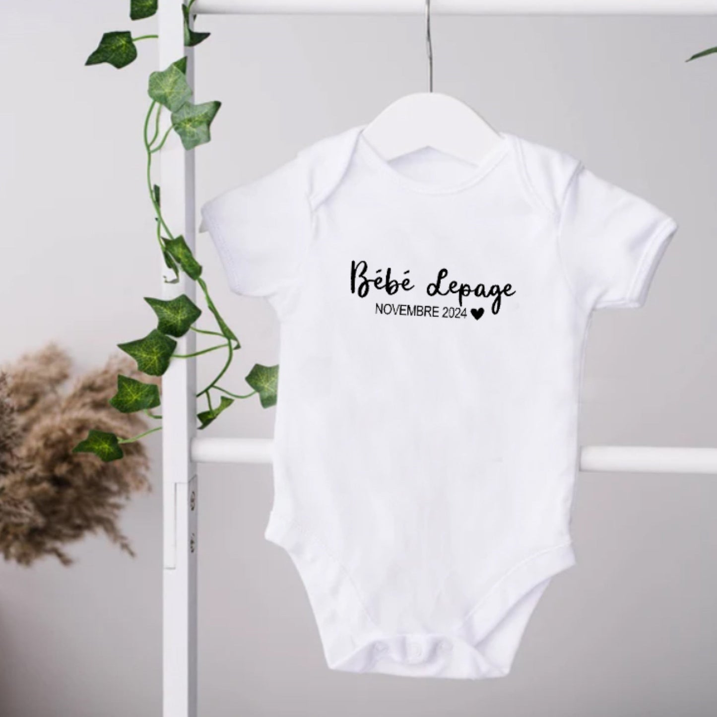 Cache-couche pour bébé - Annonce Grossesse/Naissance - Bébé "NOM" - Date prévue - V5