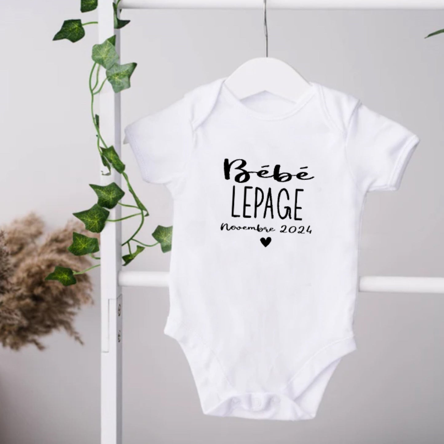 Cache-couche pour bébé - Annonce Grossesse/Naissance - Bébé "NOM" - Date prévue - V7