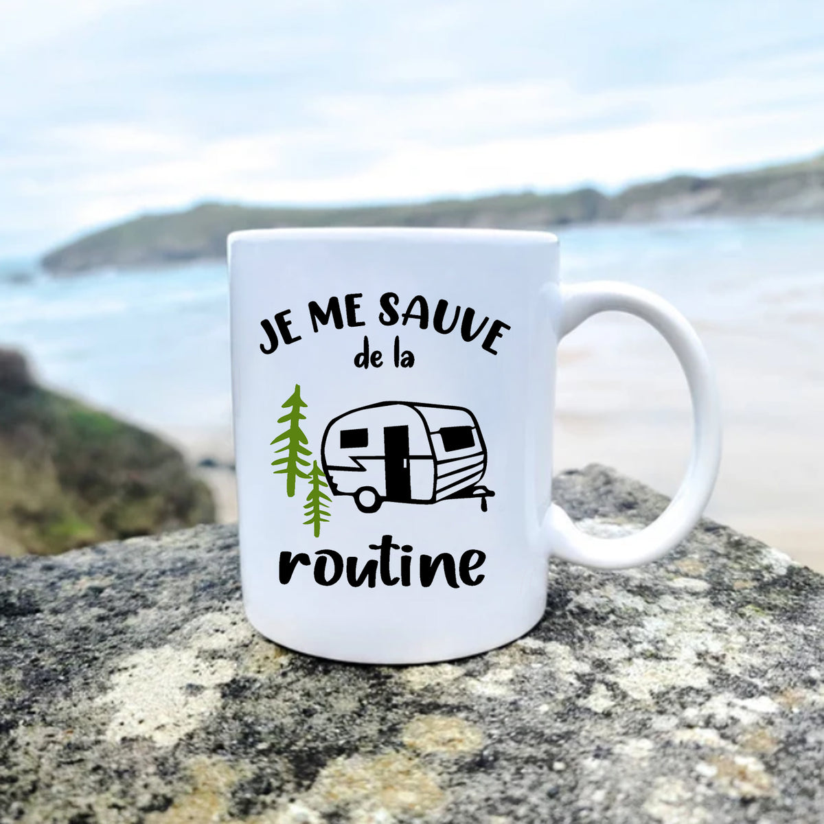 Décalque de vinyle - JE ME SAUVE DE LA ROUTINE - ROULOTTE (sapin)