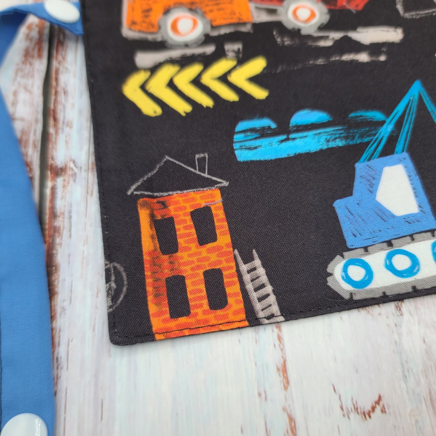 Napperon personnalise (Couleur d'impression au choix) - Véhicules - Camions de chantier (COULEURS) - Pochette bleue