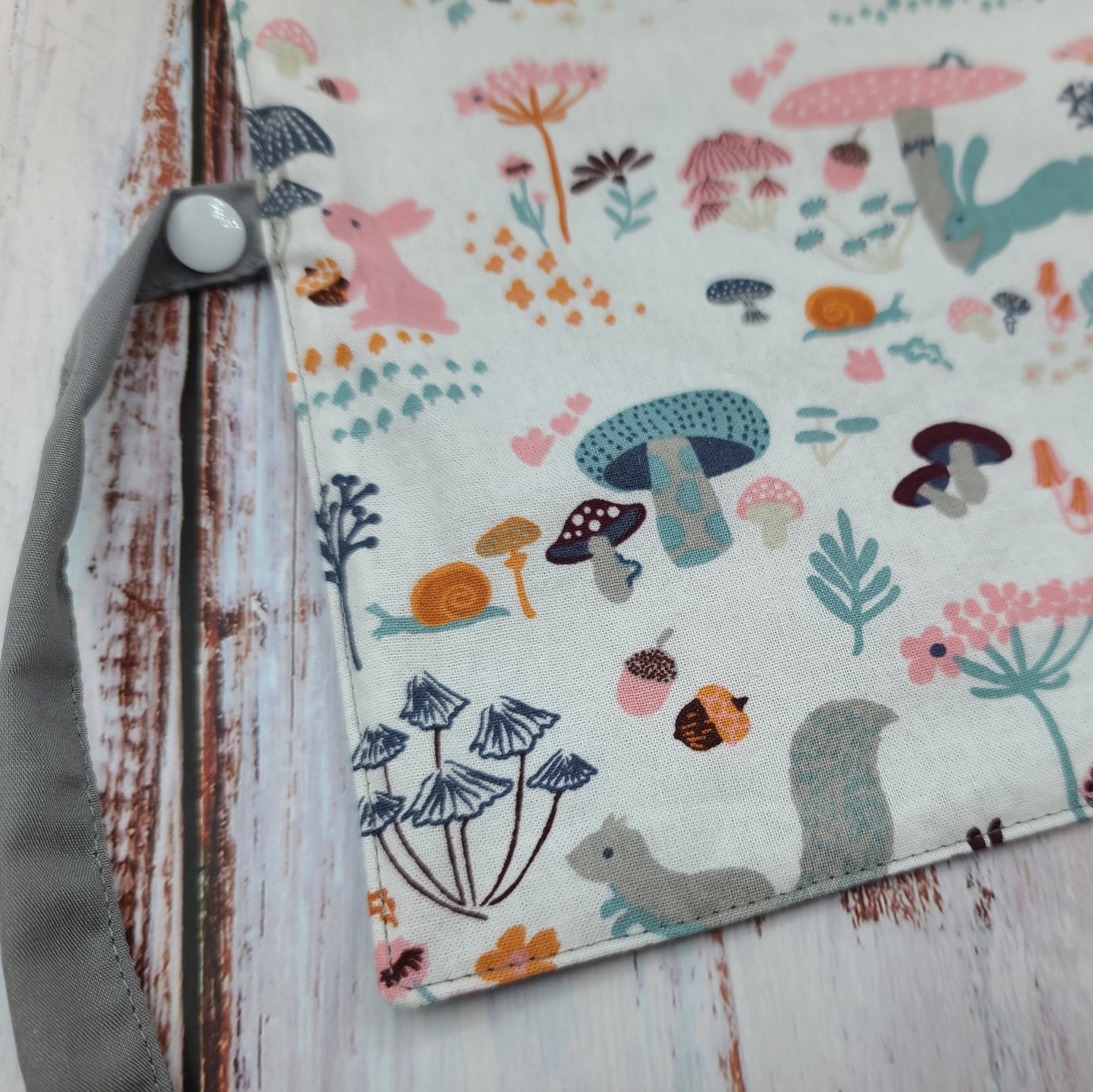 Napperon personnalise (Couleur d'impression au choix) - Nature douce - Lièvres - Pochette grise