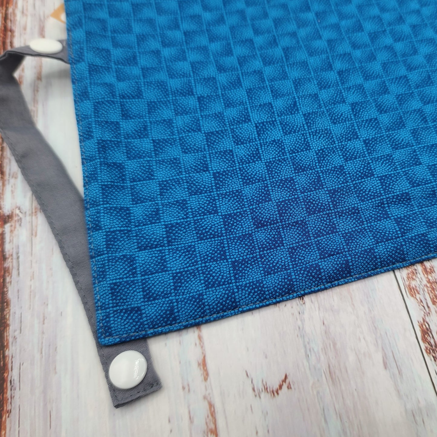 Napperon personnalise (Couleur d'impression au choix) - Motifs tons de bleus - Pochette grise