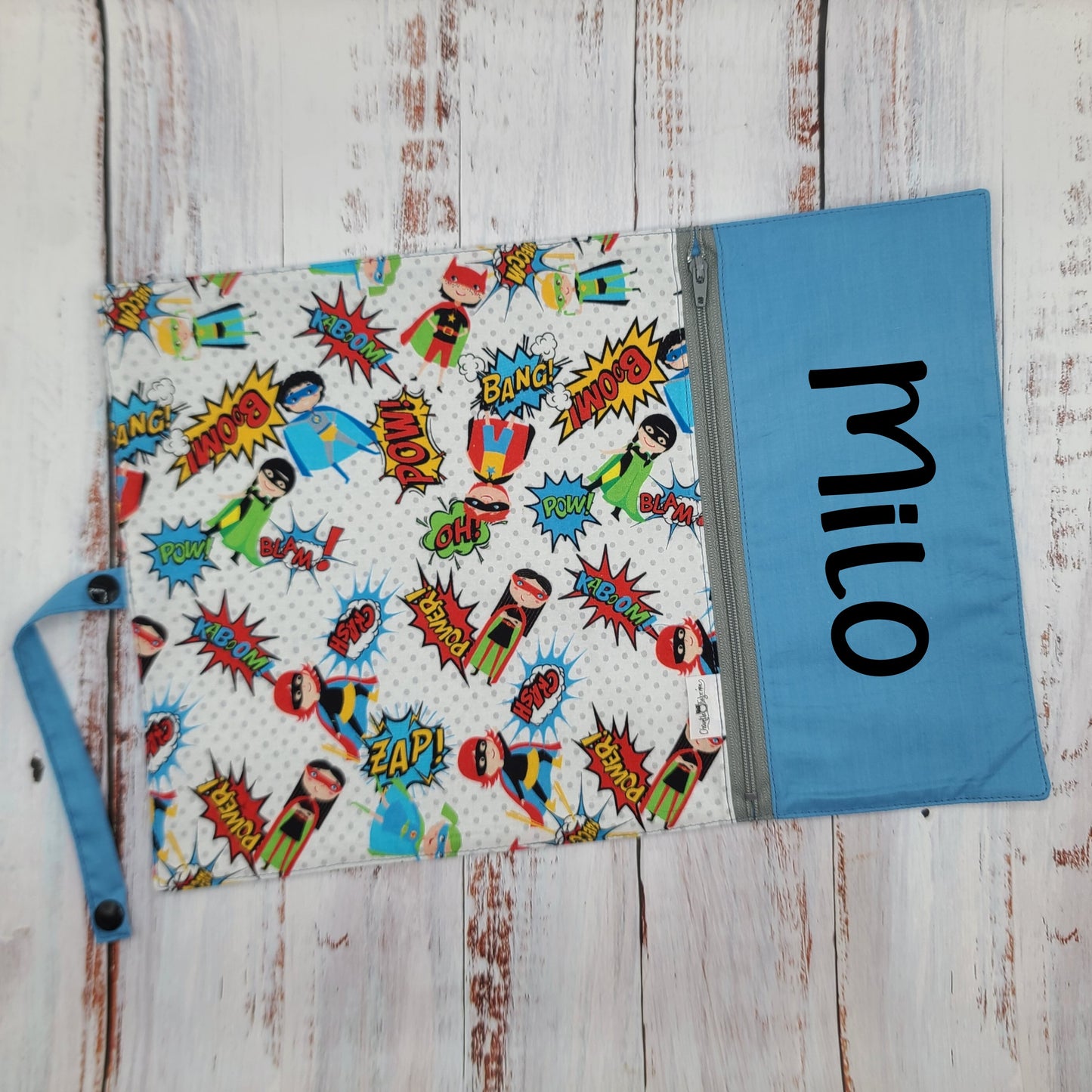 Napperon personnalise (Couleur d'impression au choix) - Mini Superhéros - Pochette bleue