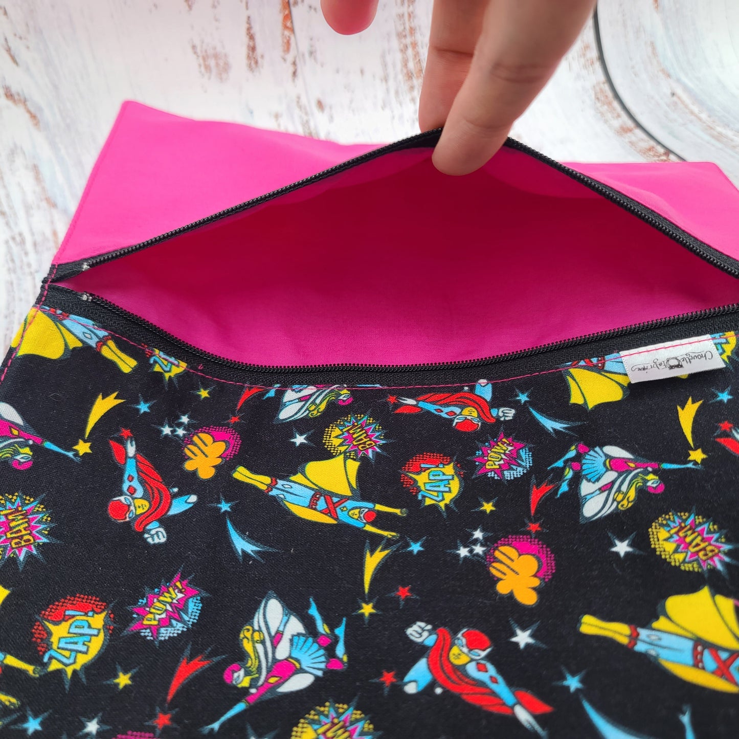 Napperon personnalise (Couleur d'impression au choix) - Superhéros - Pochette fuchsia
