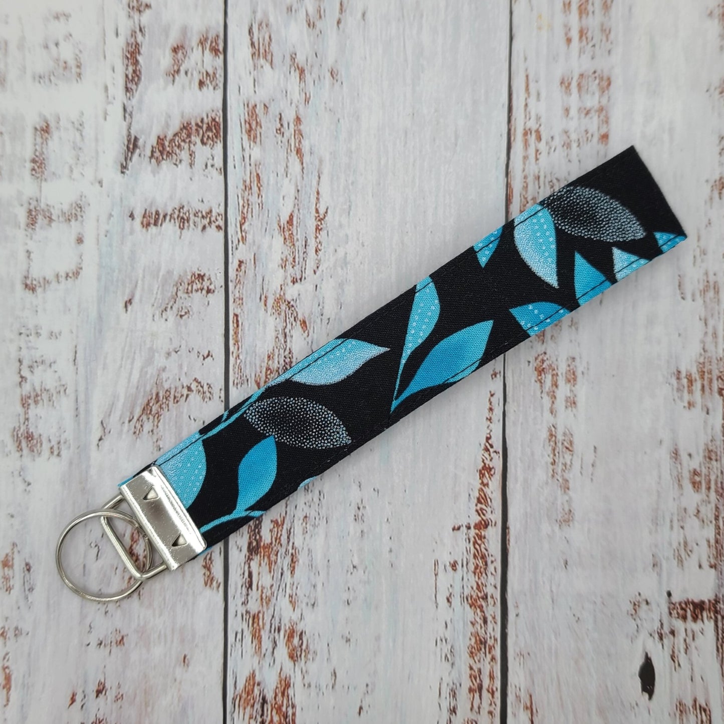 Porte-clé - PERSONNALISÉ - Dragonne - Poignet - Feuillages tons de bleus - Bande noire