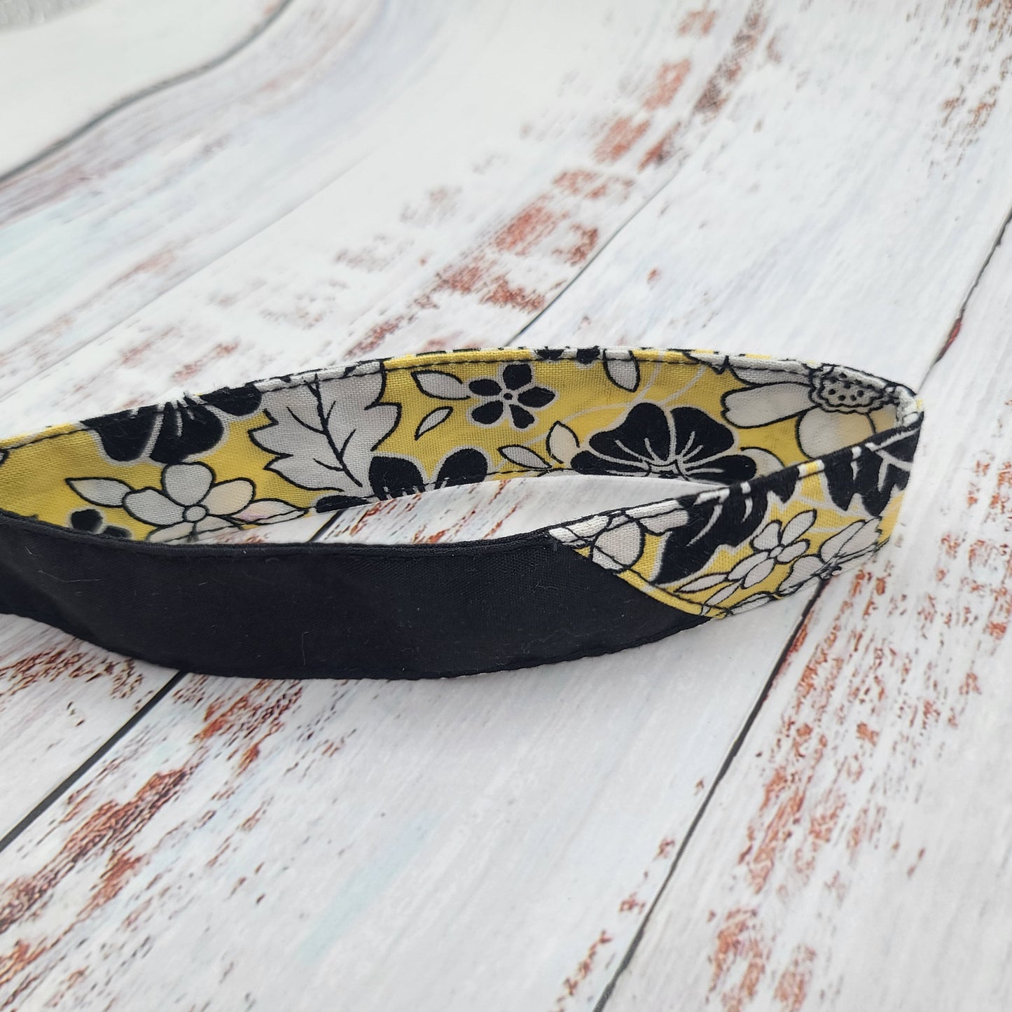 Porte-clé - PERSONNALISÉ - Dragonne - Poignet - Fleurs - Jaunes/Blanches - Bande noire
