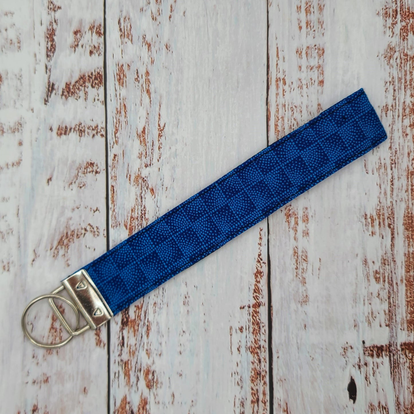 Porte-clé - PERSONNALISÉ - Dragonne - Poignet - Motifs géométriques Tons de bleus - Bande noire