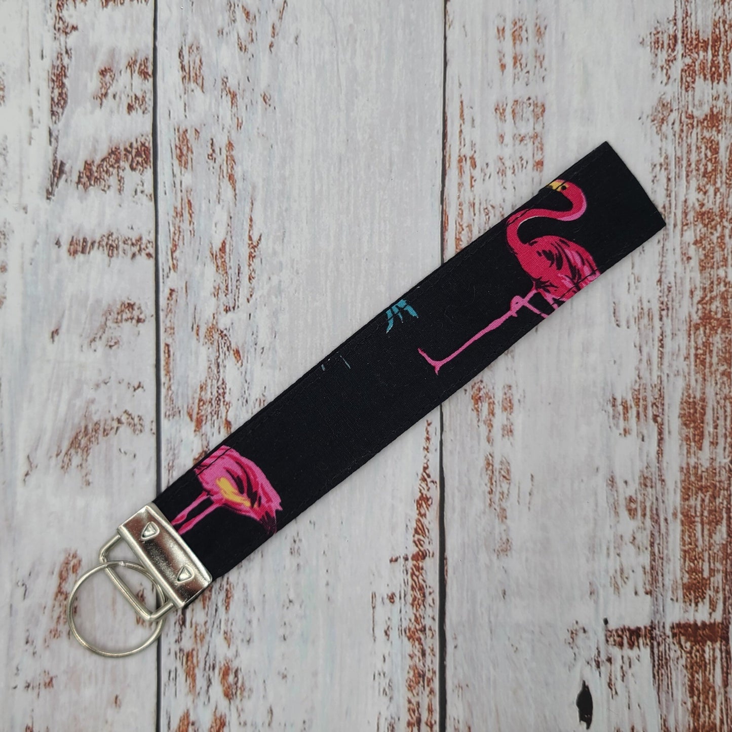 Porte-clé - PERSONNALISÉ - Dragonne - Poignet - Flamants roses sur fond noir - Bande noire