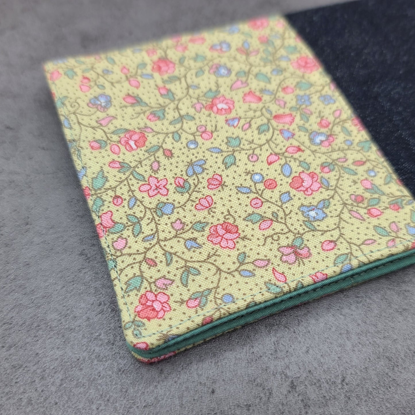 Protège-carnet de santé - Vaccination - Personnalisé - Fleurs - Mini fleur "cute"