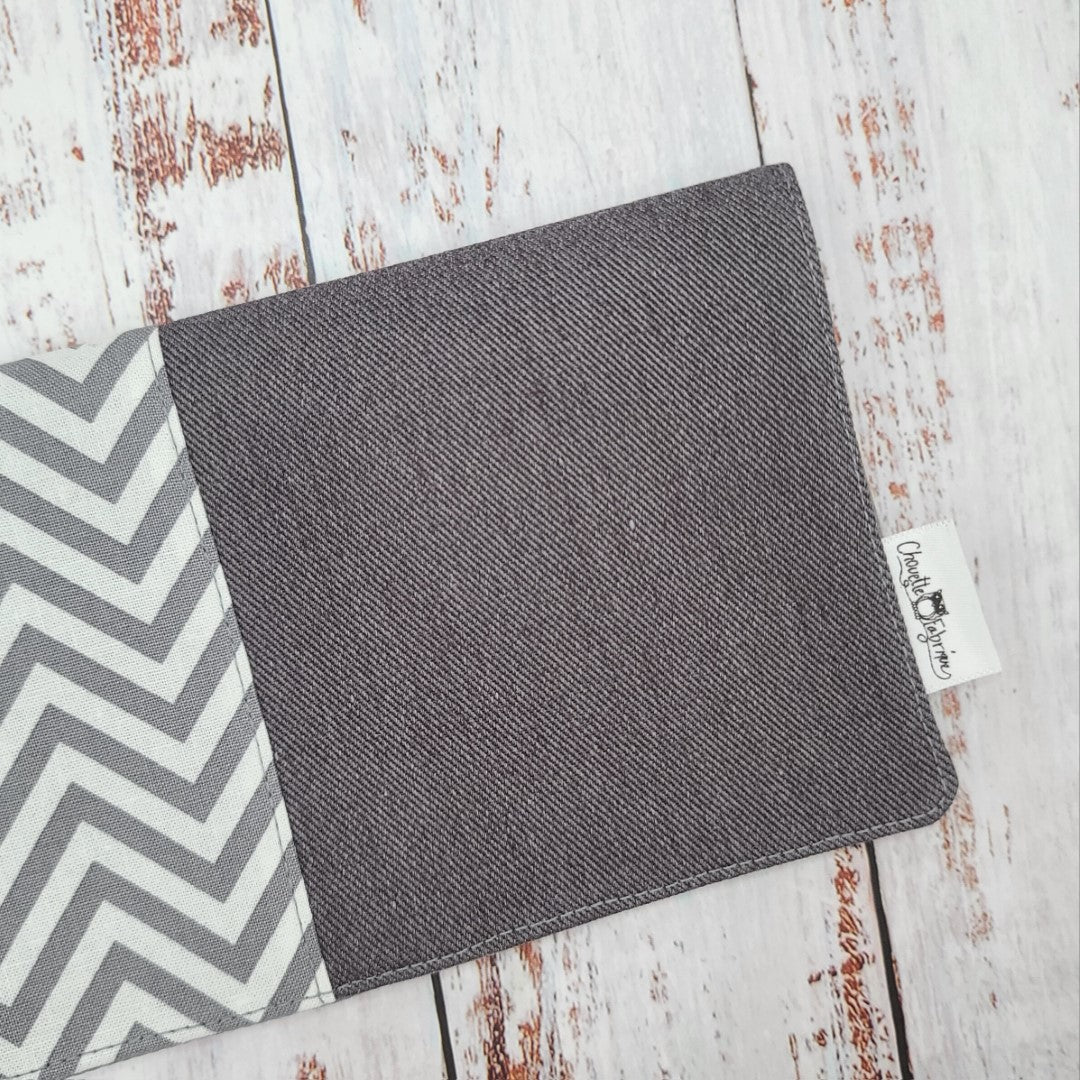 Protège-carnet de santé - Vaccination - Personnalisé - Chevrons Gris & Blanc - Denim Gris