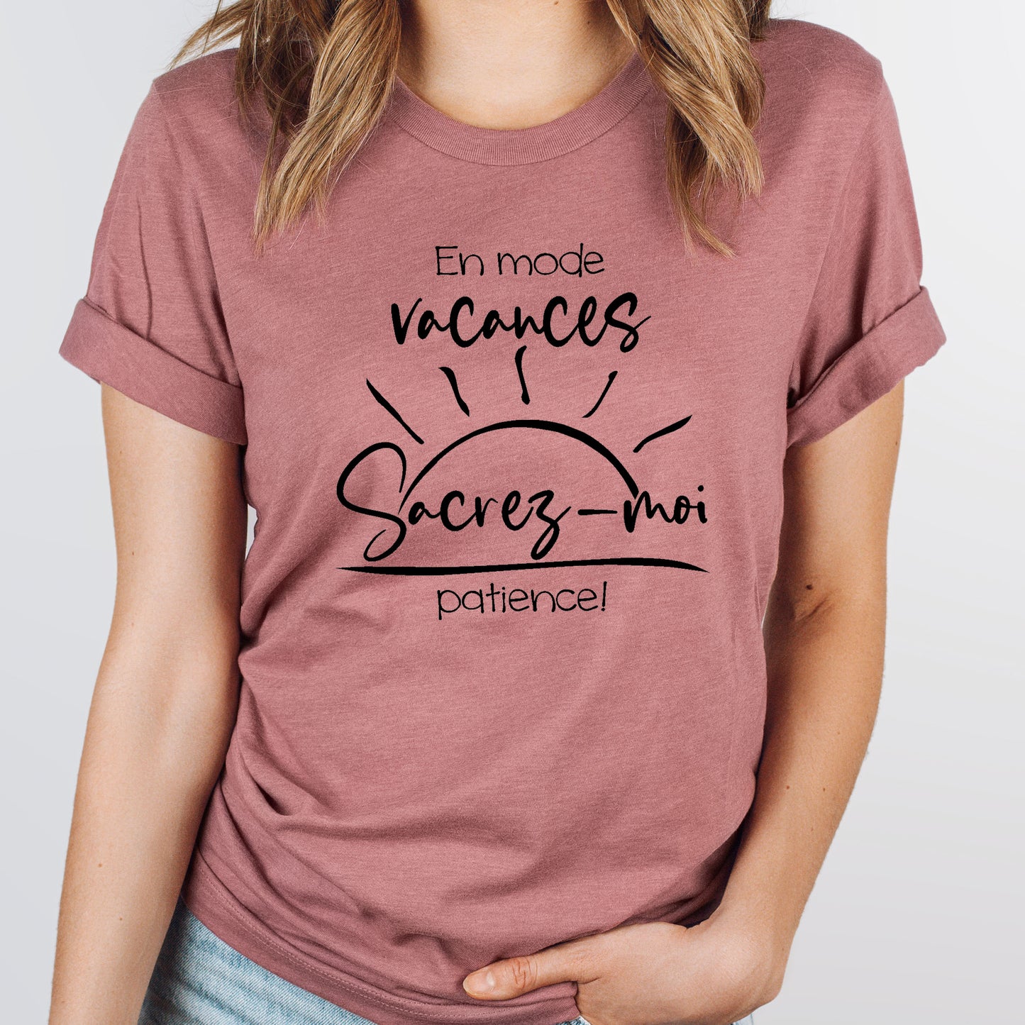 T-shirt unisexe à col rond - En mode vacances. Sacrez-moi patience ! - Choix Couleurs Tissu et Dessin