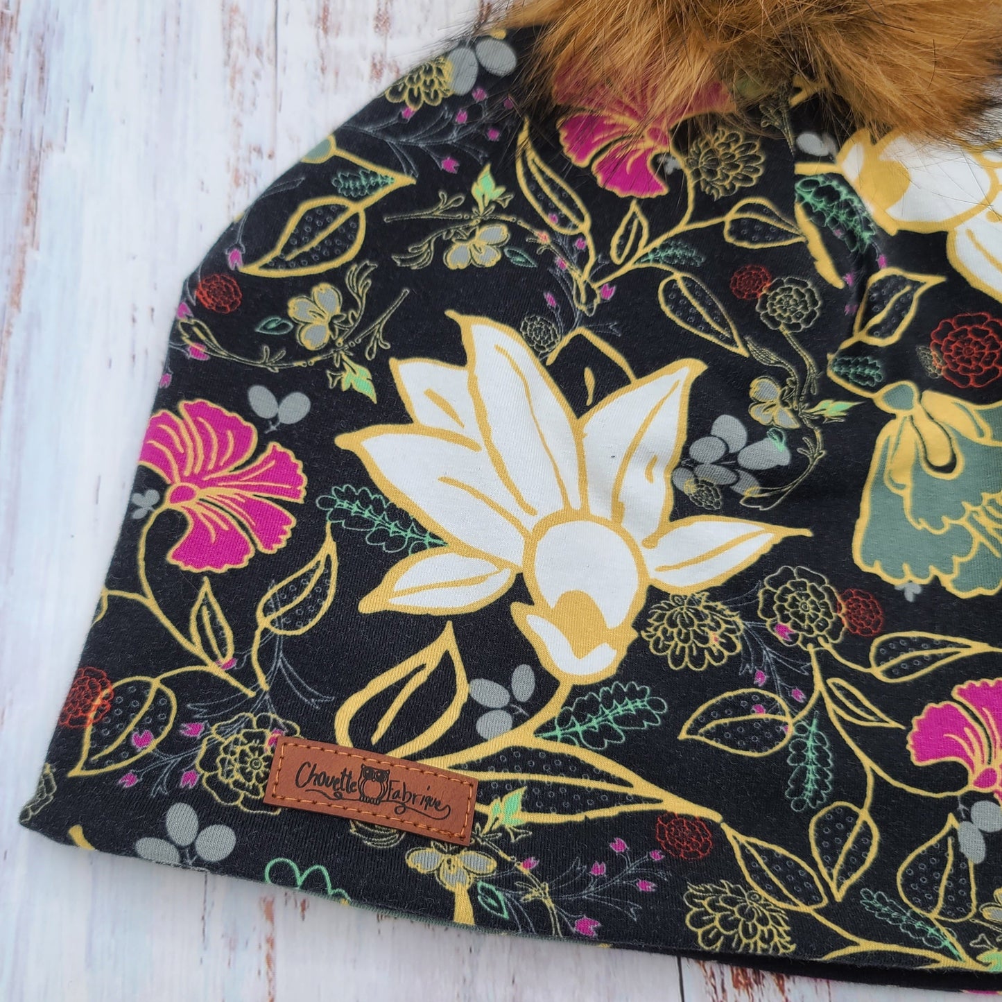 ENFANT - Tuque Printemps/Automne (JERSEY) Pompon amovible - Motifs Or, blanc et fuchsia sur fond noir