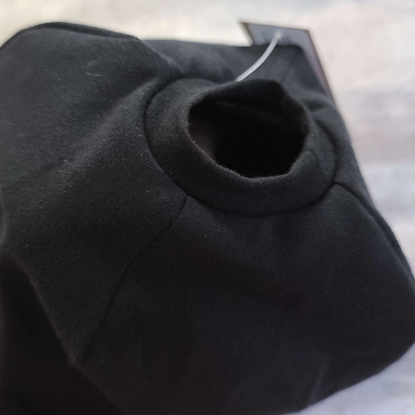 ADULTE - Tuque Hiver (POLAR) avec trou pour couette de cheveux - Unie - Noire