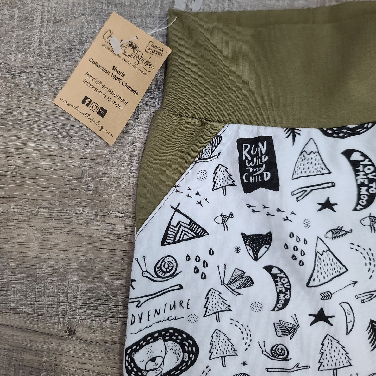 Shorts - BÉBÉ - Grandeur 6 à 12 mois - Animaux de la nature et olive