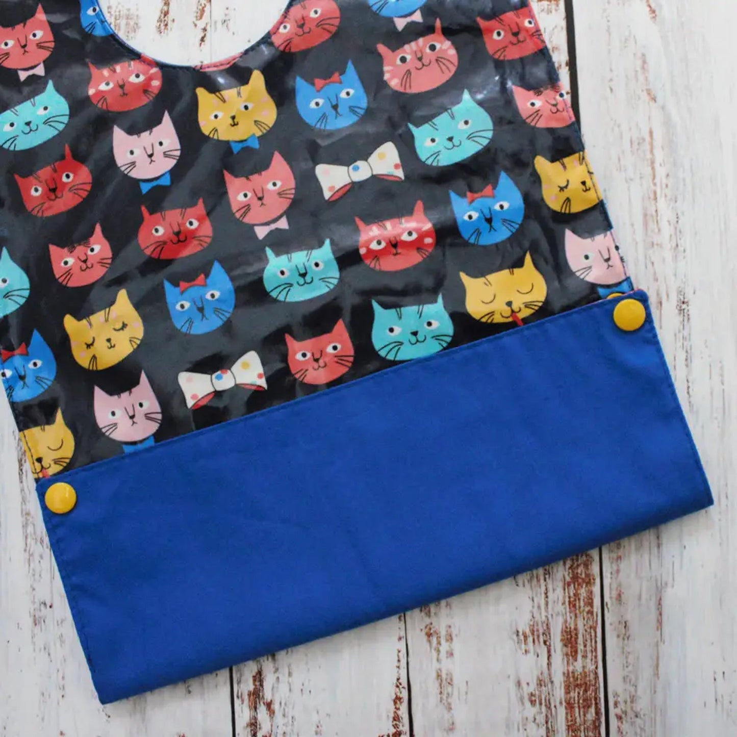 Bavoir en coton laminé – Chats