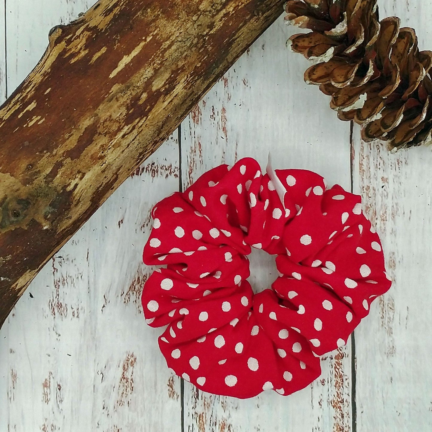 Gros Chouchou - Pois blancs - Fond rouge