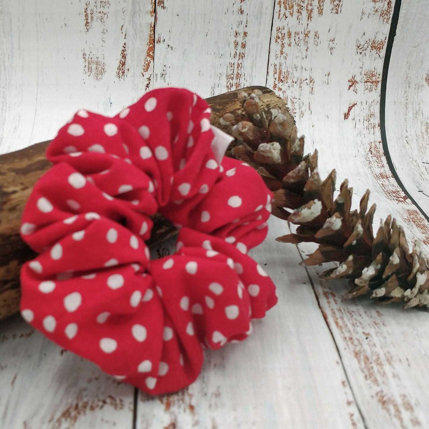 Gros Chouchou - Pois blancs - Fond rouge