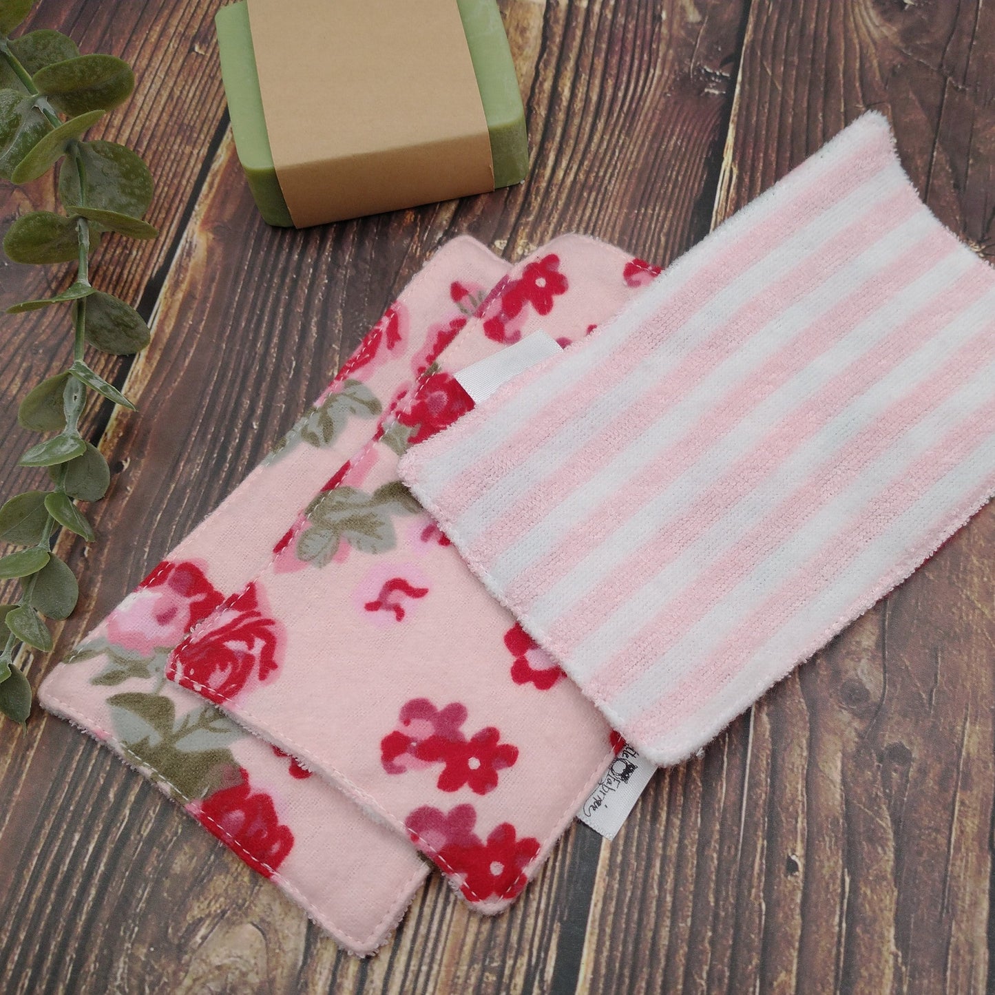 Lingettes démaquillantes - 3/Paquet - Fleurs rouges sur fond rose