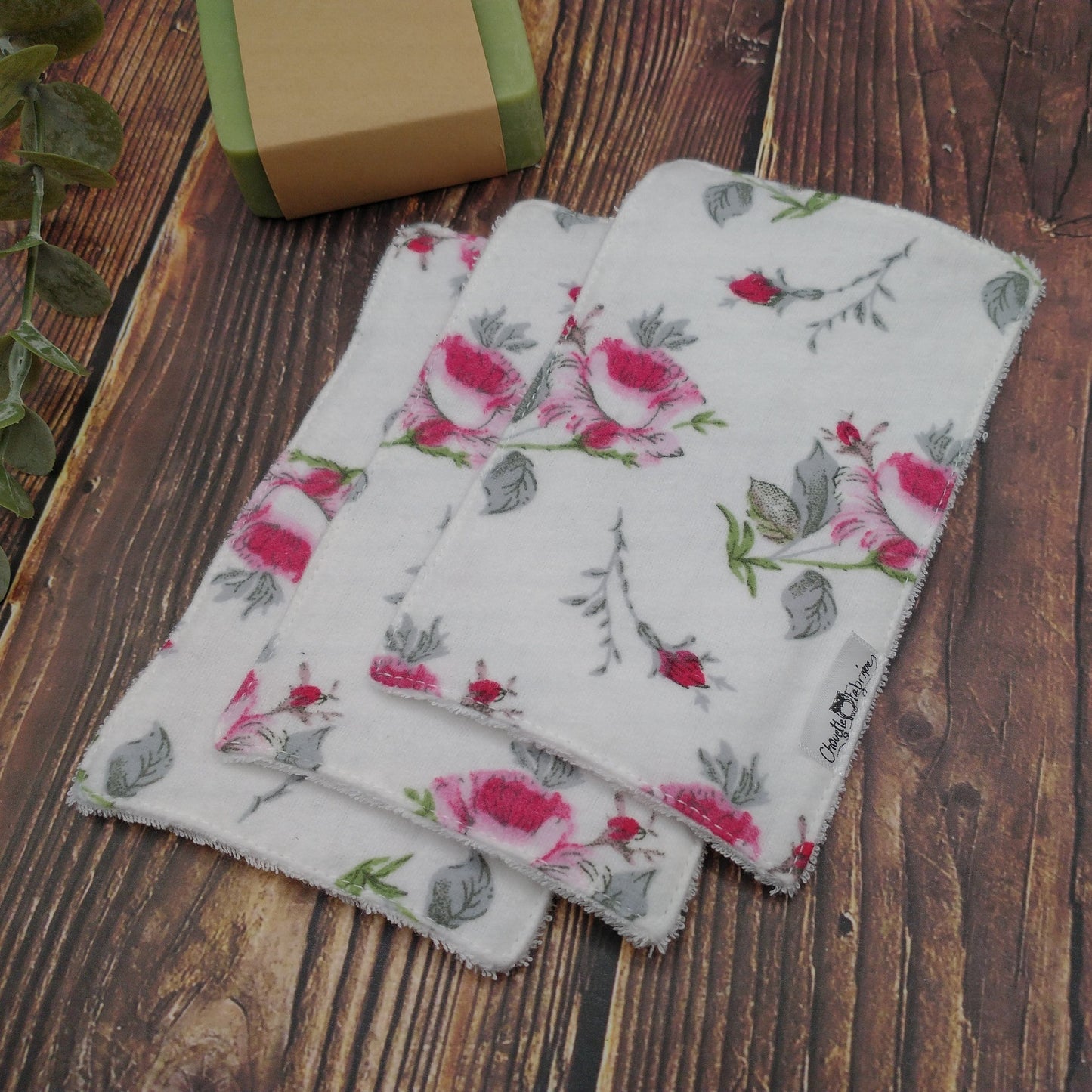 Lingettes démaquillantes - 3/Paquet - Fleurs roses et rouges sur fond blanc
