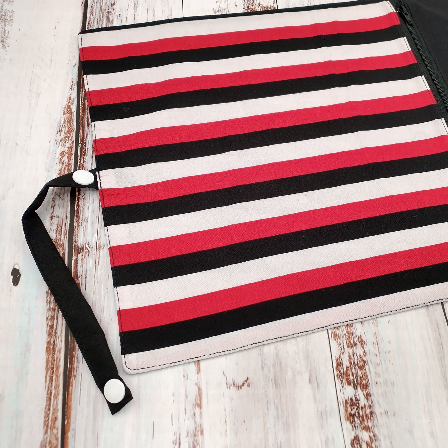 Napperon personnalise (Couleur d'impression au choix) - Lignes rouges - Pochette noire