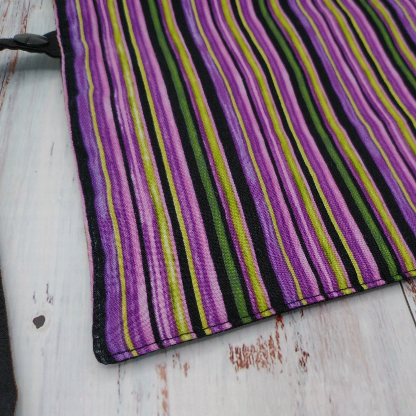 Napperon personnalise (Couleur d'impression au choix) - Lignes Violet/Lime - Pochette noire