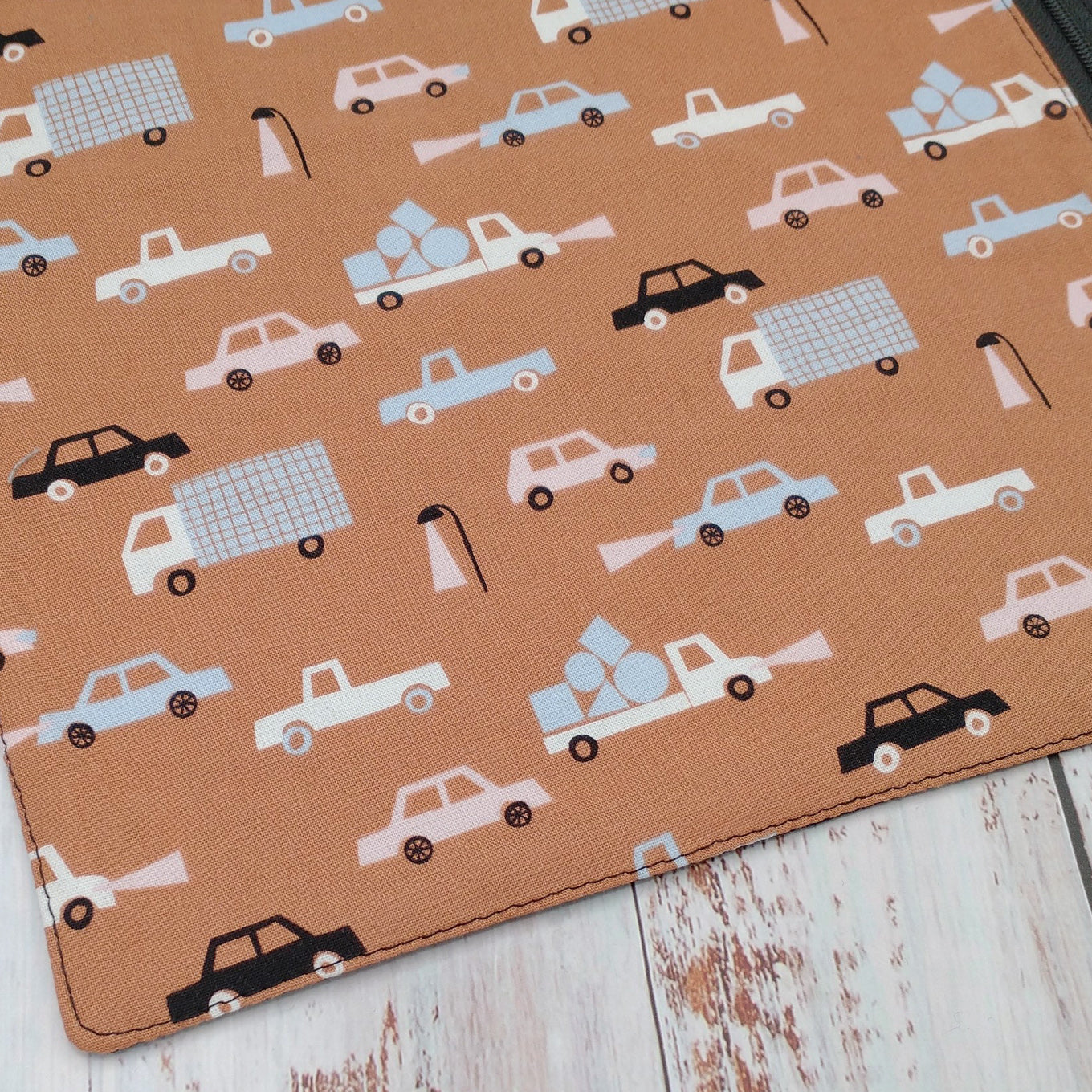 Napperon personnalise (Couleur d'impression au choix) - Voitures fond terra - Pochette noire