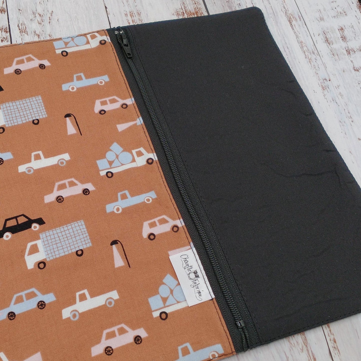 Napperon personnalise (Couleur d'impression au choix) - Voitures fond terra - Pochette noire
