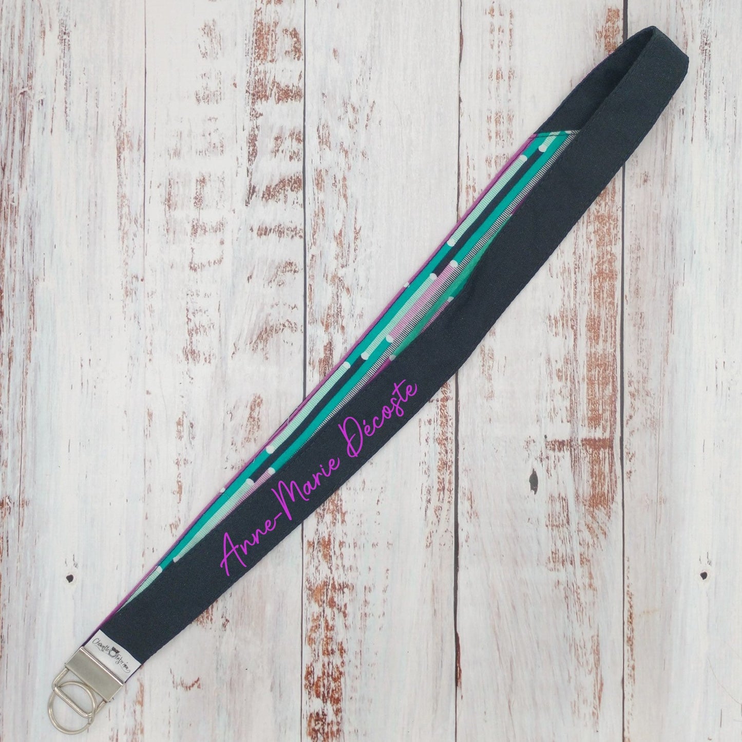 Porte-clé personnalisé (Prénom, Nom, Petite pensée, Enseignants, Merci) - Dragonne - Géométrique Violet/Turquoise - Bande noire