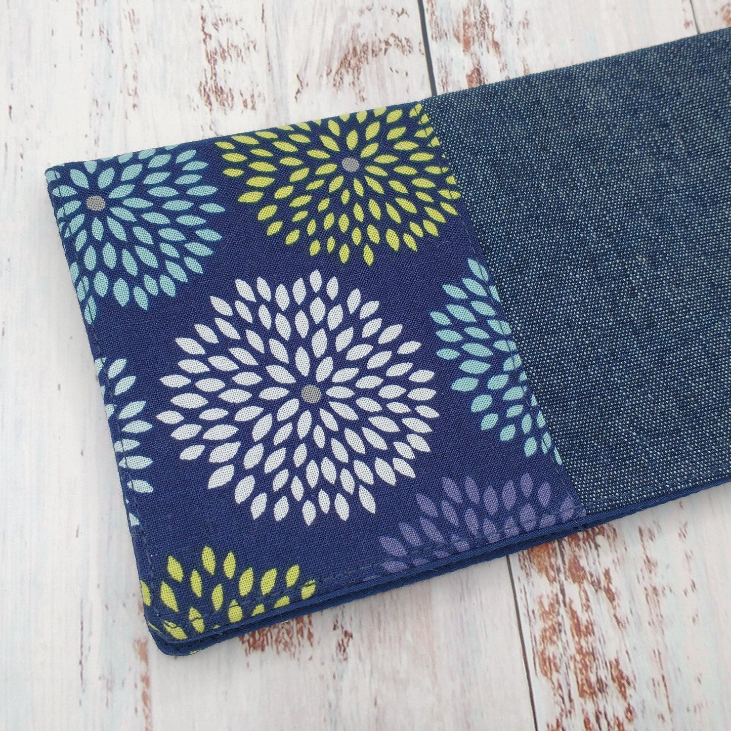Protège-carnet de santé - Vaccination - Personnalisé - Fleurs - Marine, lime et bleu ciel (DENIM #2)