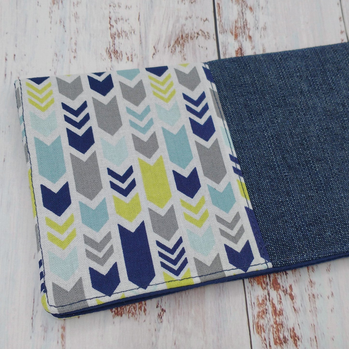 Protège-carnet de santé - Vaccination - Personnalisé - Flèches verticales - Marine, lime et bleu ciel (DENIM #2)