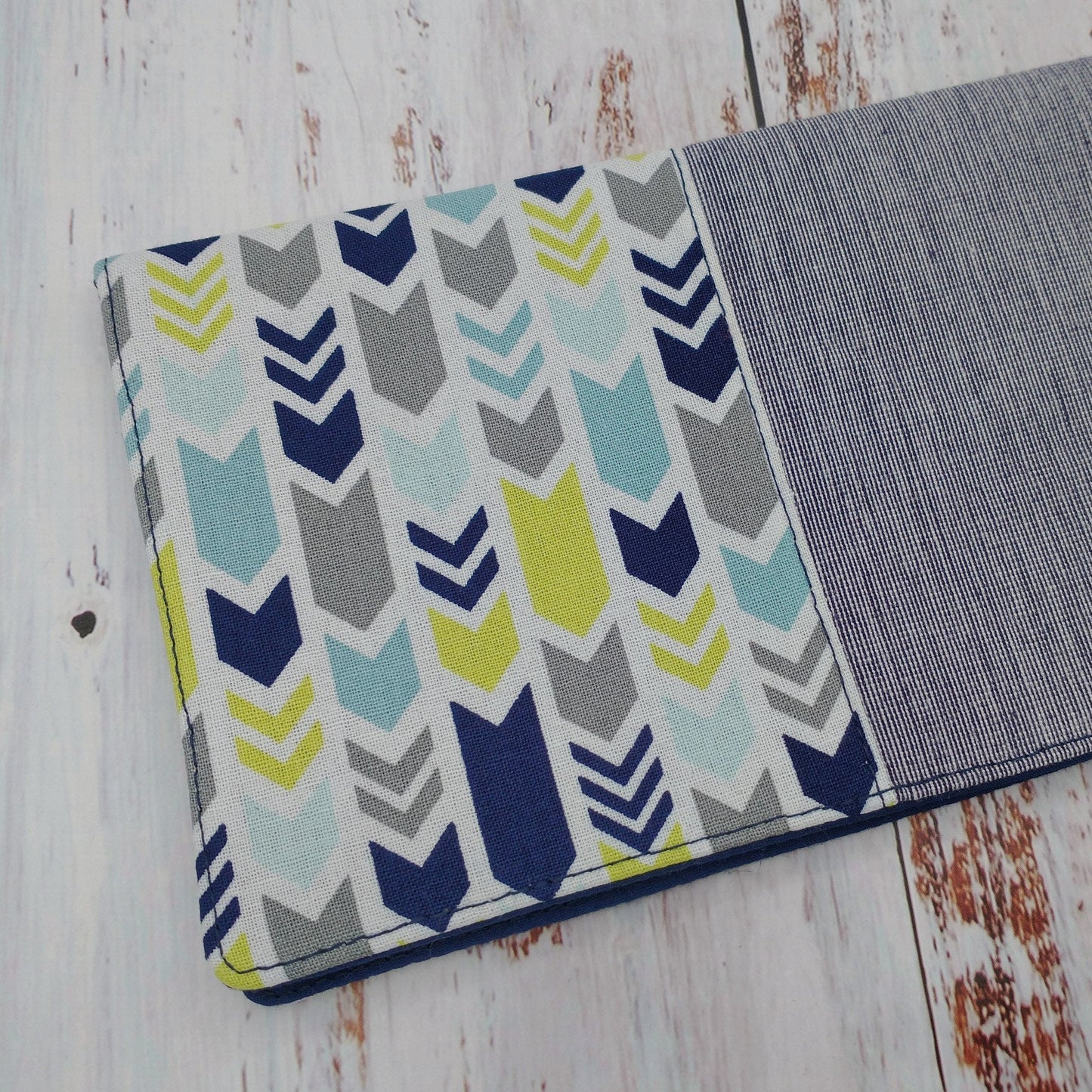 Protège-carnet de santé - Vaccination - Personnalisé - Flèches verticales - Marine, lime et bleu ciel (DENIM #3)