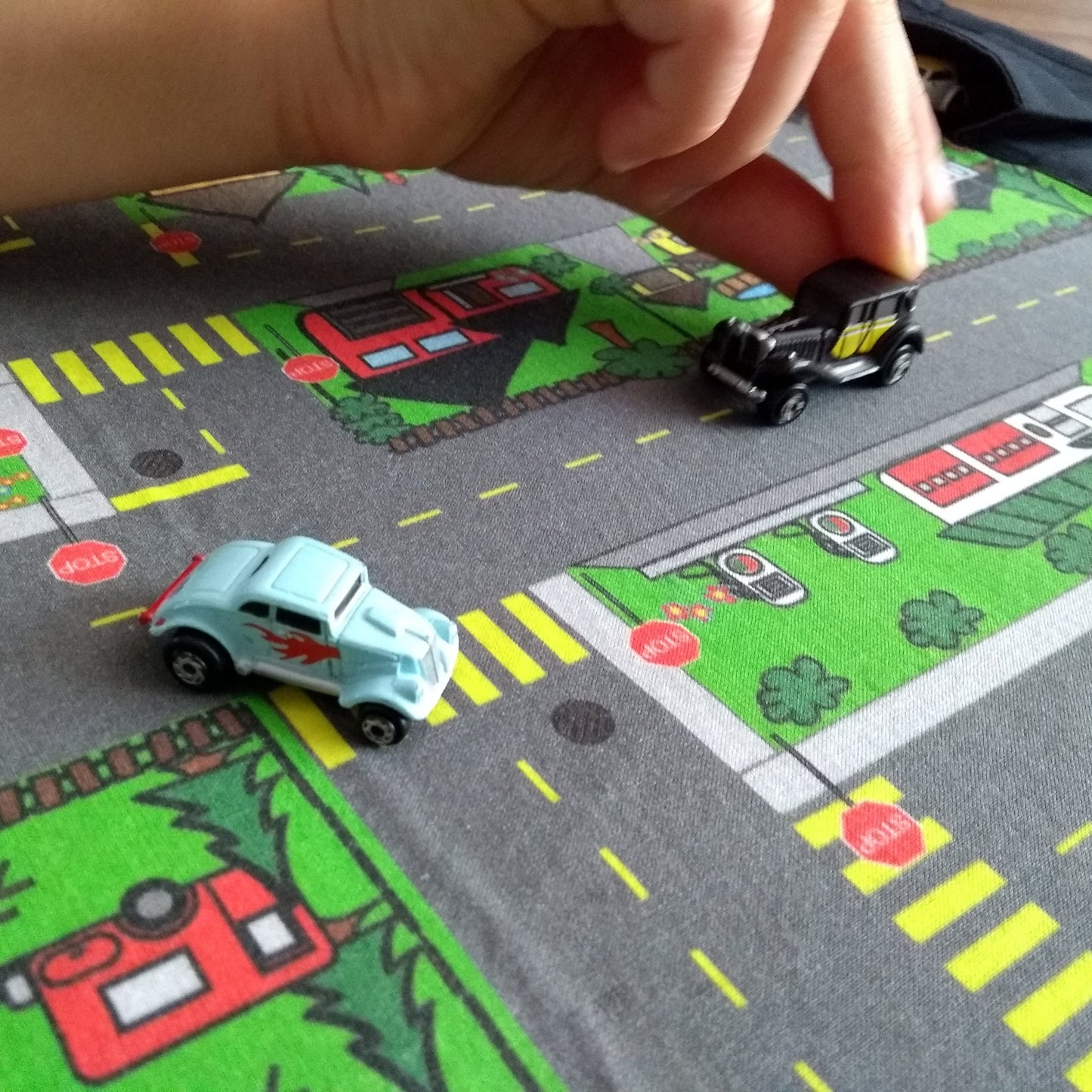 Tapis de jeux pour petites voitures - Se transforme en valise de transport