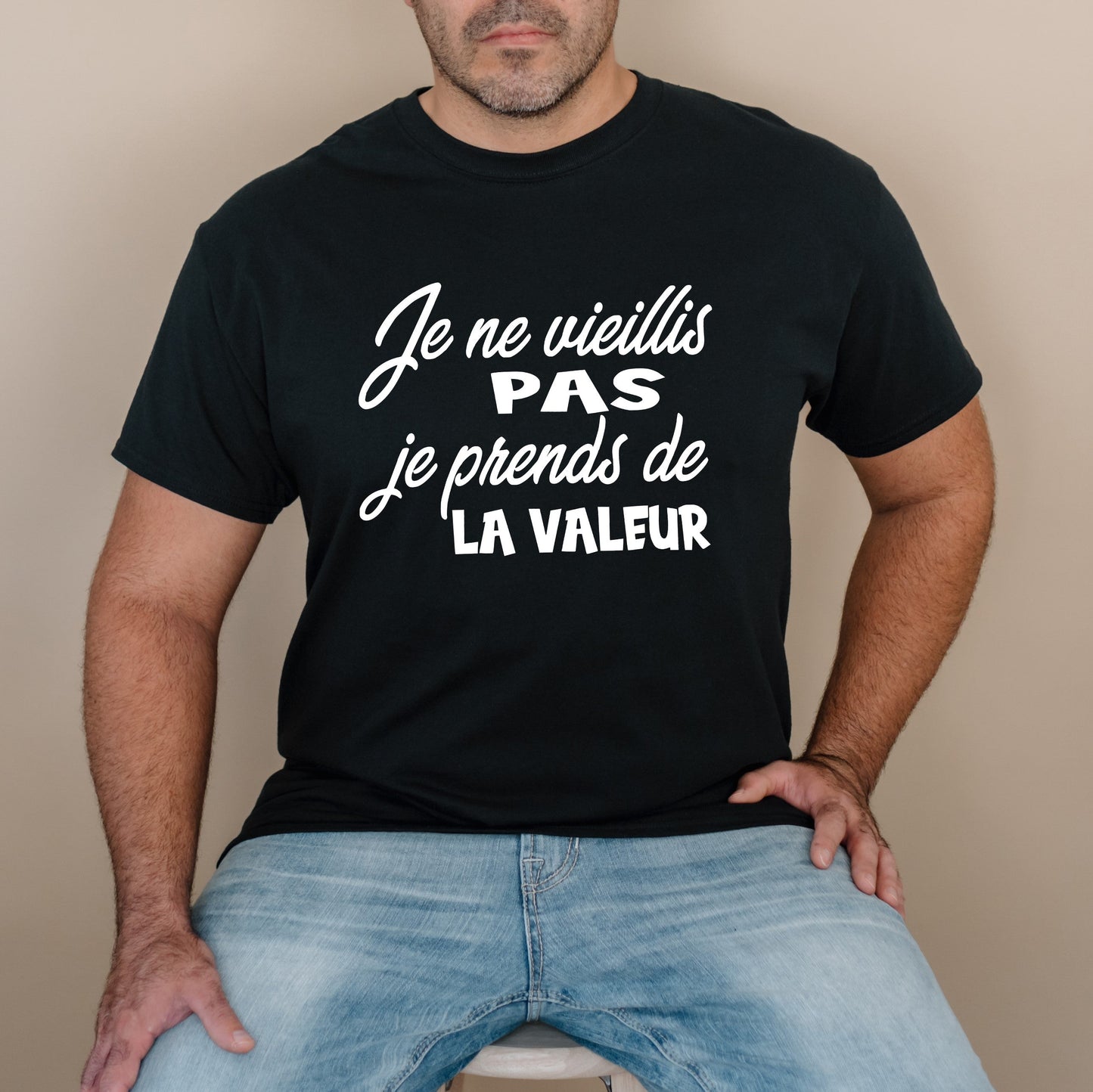T-shirt UNISEXE/HOMME à col rond - Je ne vieillis pas je prends de la valeur - NOIR