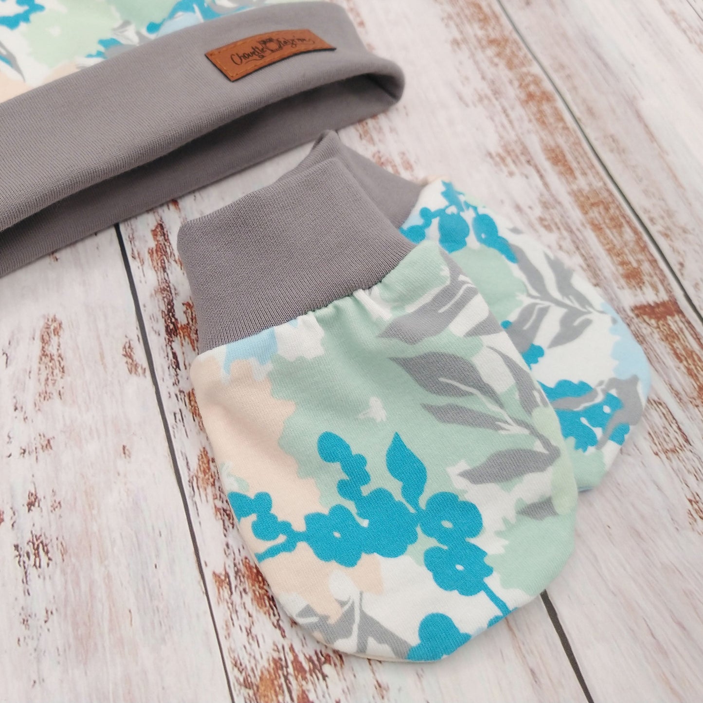Ensemble de naissance pour bébé - Tuque (2 nœuds) et mitaines pour nouveau-né ou 0-3 mois - Menthe Corail - Bordure grise
