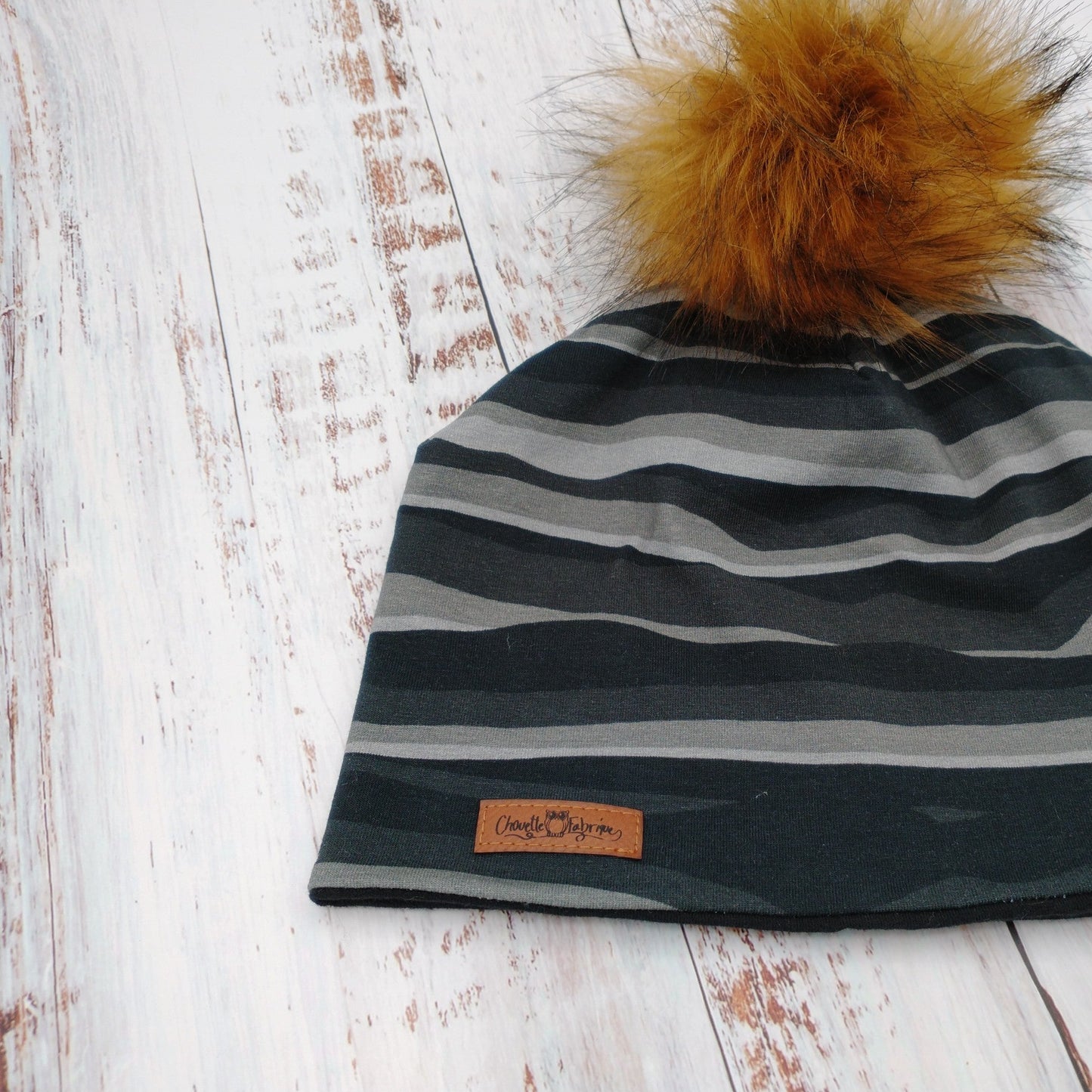 ENFANT - Tuque Printemps/Automne (JERSEY) Pompon amovible - Lignes ondulées - Noir et gris