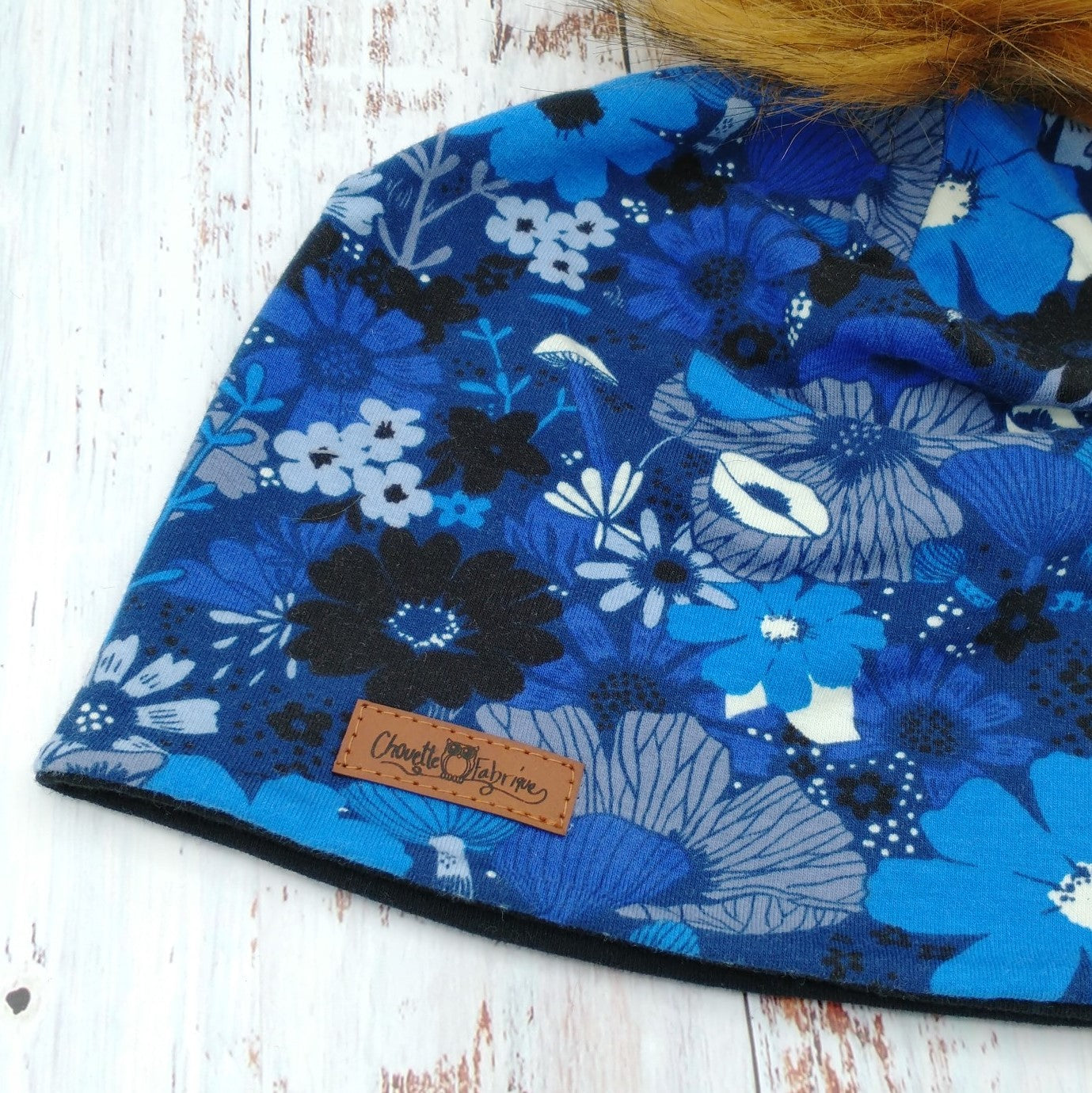 ENFANT - Tuque Printemps/Automne (JERSEY) Pompon amovible - Fleurs bleues - Fond marine