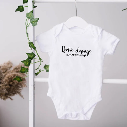 Cache-couche pour bébé - Annonce Grossesse/Naissance - Bébé "NOM" - Date prévue - V5