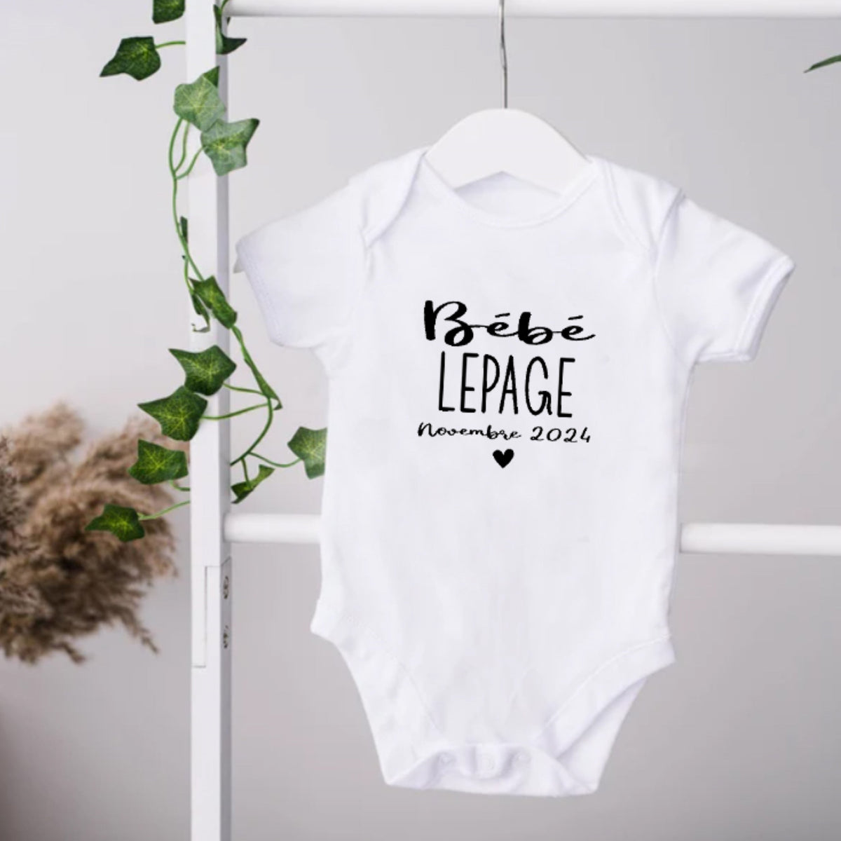 Cache-couche pour bébé - Annonce Grossesse/Naissance - Bébé "NOM" - Date prévue - V7