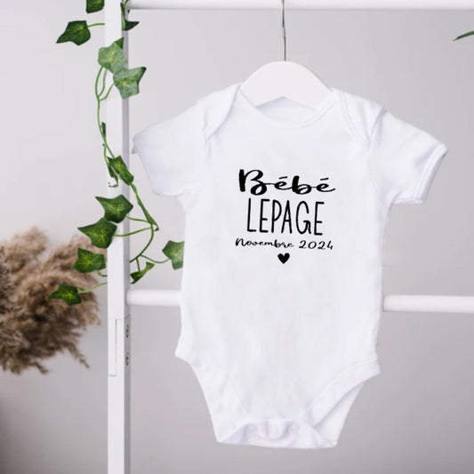 Cache-couche pour bébé - Annonce Grossesse/Naissance - Bébé "NOM" - Date prévue - V7