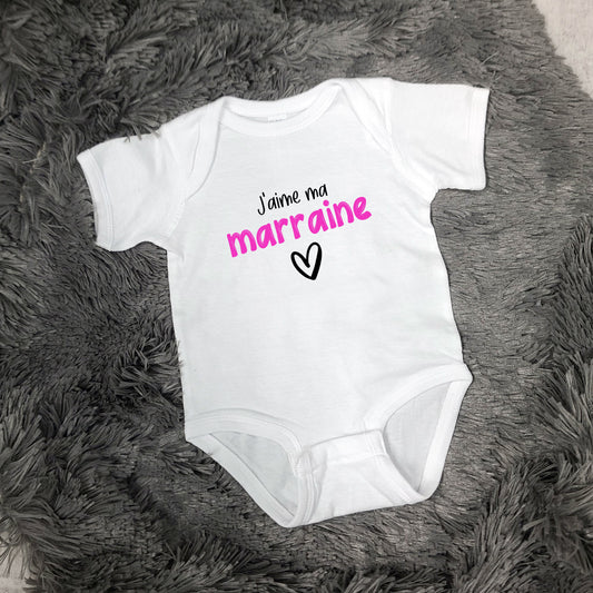 Cache-couche pour bébé - Annonce Parrain/Marraine - J'aime ma marraine (v2501)