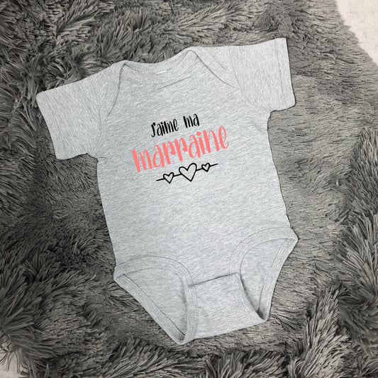 Cache-couche pour bébé - Annonce Parrain/Marraine - J'aime ma marraine (v2508)