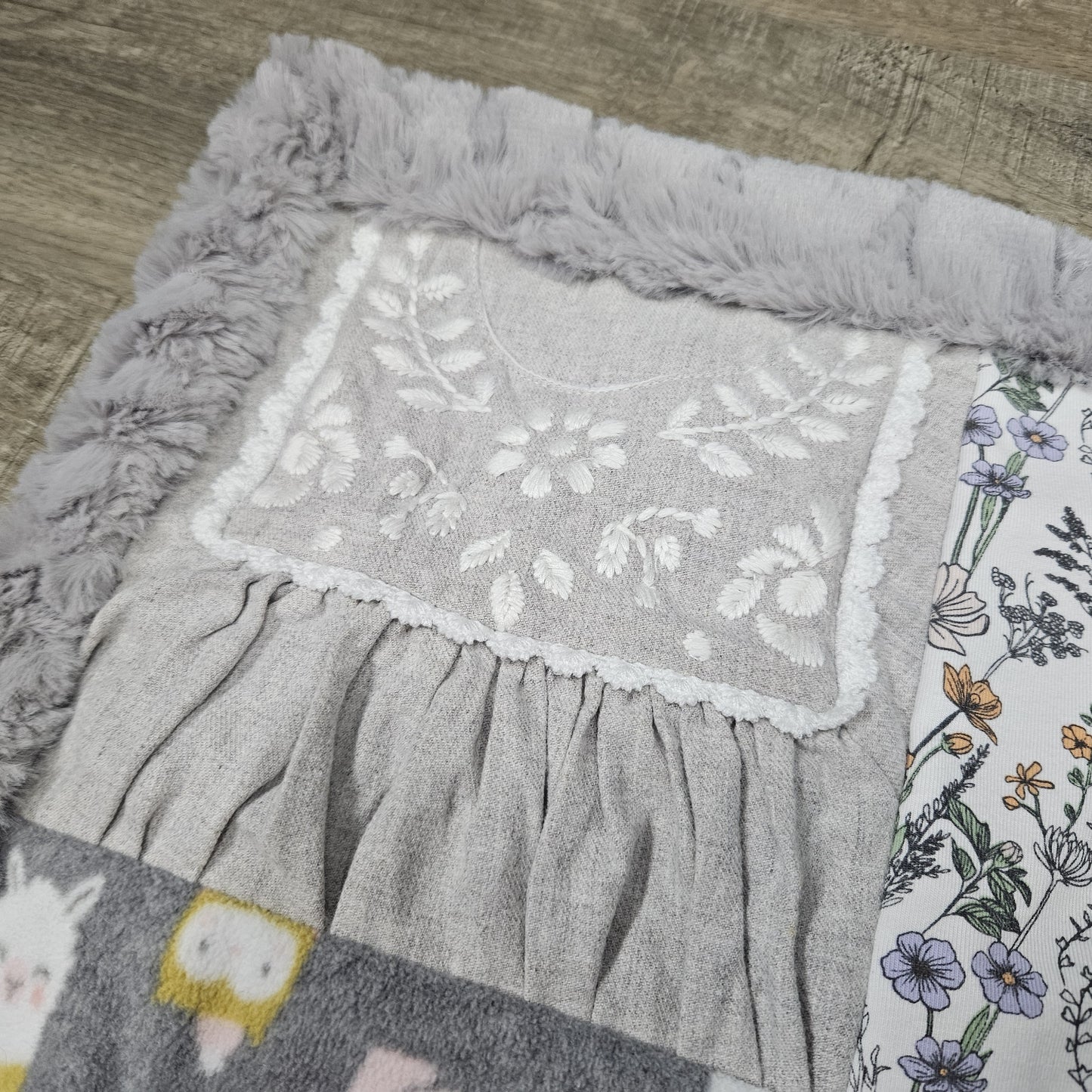 Couverture "Souvenirs" - Format Jeté (Throw Blanket) - Environ 50 x 60 pouces