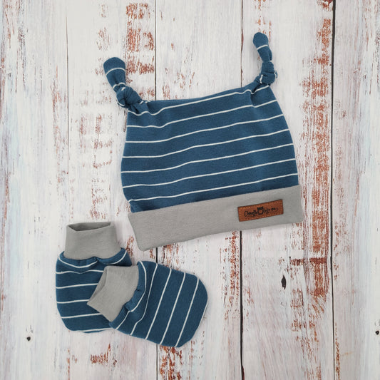 Ensemble de naissance pour bébé - Tuque (2 nœuds) et mitaines pour nouveau-né ou 0-3 mois - Bleue - Ligne blanches - Bordure grise