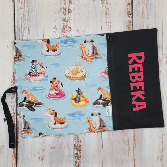 Napperon personnalise (Couleur d'impression au choix) - Animaux - Chiens piscine - Pochette noire
