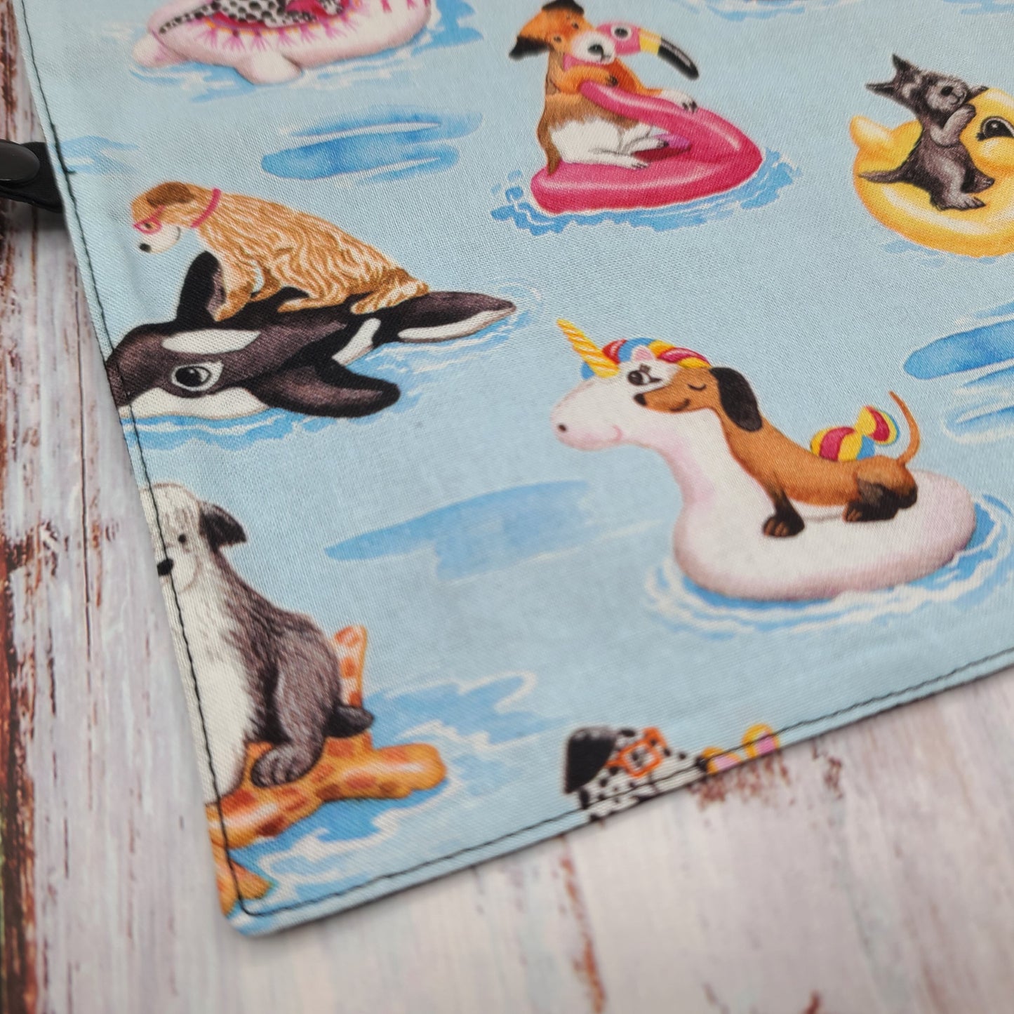 Napperon personnalise (Couleur d'impression au choix) - Animaux - Chiens piscine - Pochette noire