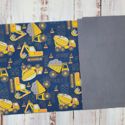 Napperon personnalise (Couleur d'impression au choix) - Véhicules - Camions de chantier (Marine/Jaune) - Pochette grise