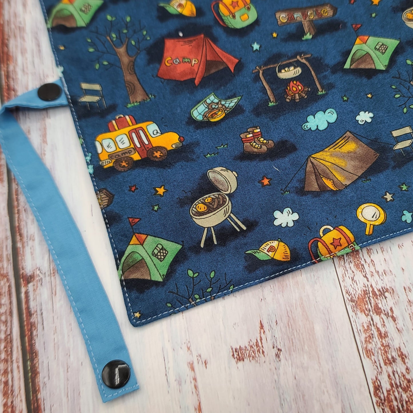 Napperon personnalise (Couleur d'impression au choix) - Randonnée / Camp de vacances - Pochette bleue