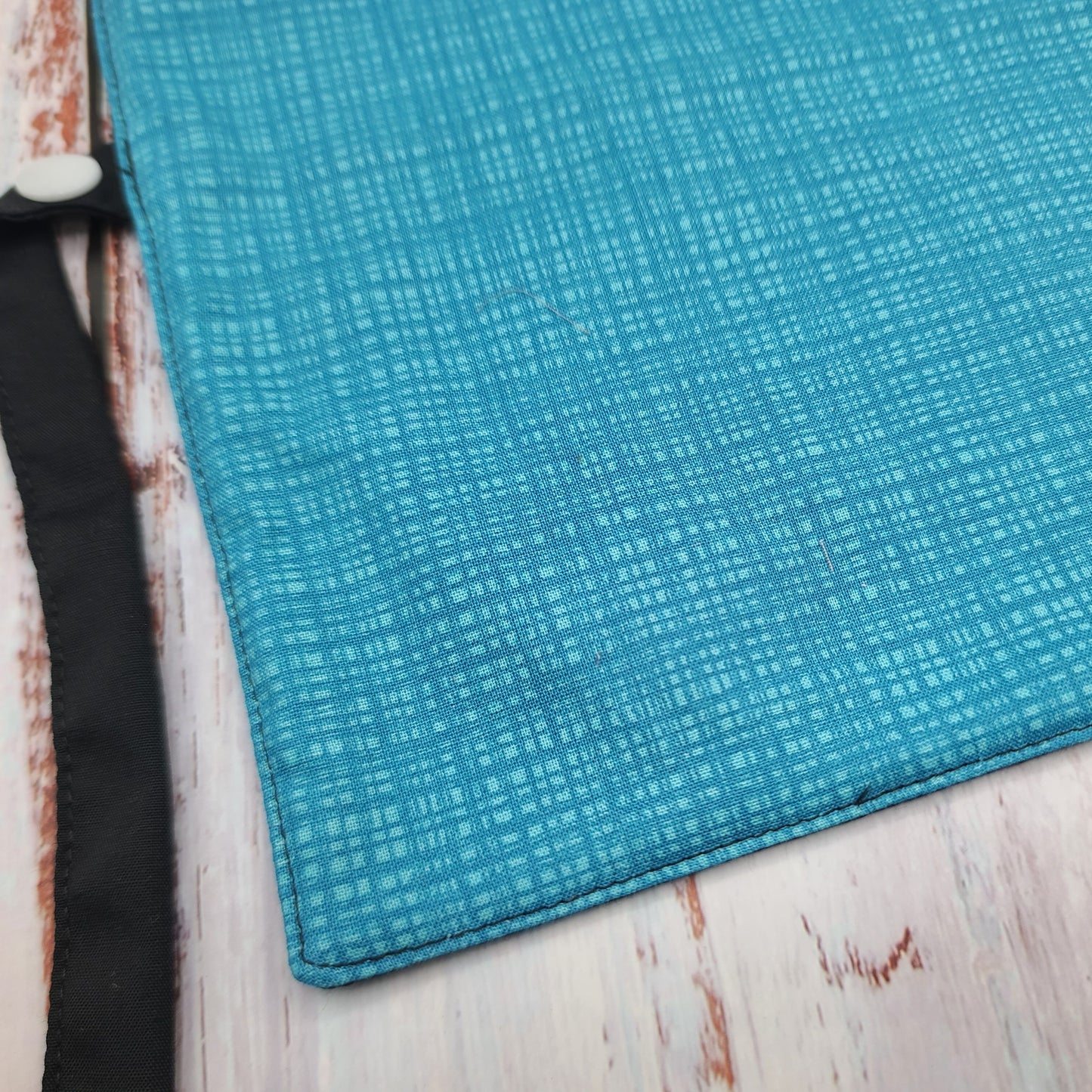 Napperon personnalise (Couleur d'impression au choix) - Motifs hachurés tons de bleus - Pochette noire