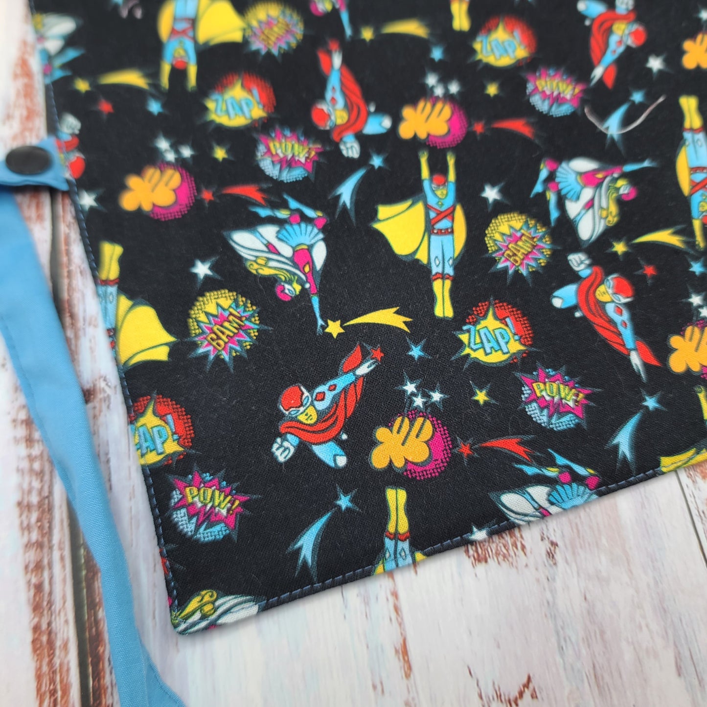 Napperon personnalise (Couleur d'impression au choix) - Superhéros  - Pochette bleue